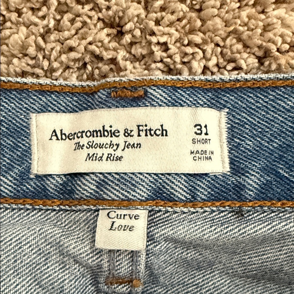 Abercrombie and Fitch Women’s Curve Love Mid Rise The Slouchy Jean size 31 Short - Picture 7 of 10